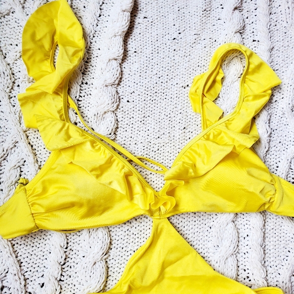 Gorgeous yellow ruffle swimsuit one piece - Picture 6 of 7